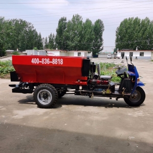 三轮撒粪车